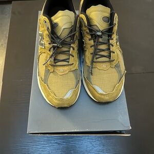 New Balance Men's Olive and Black Sneakers